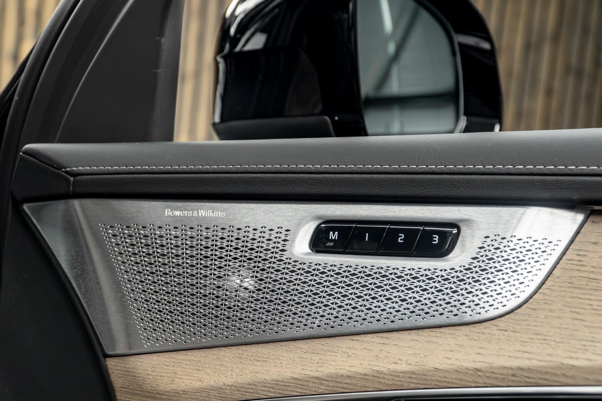 Volvo XC90 view 38