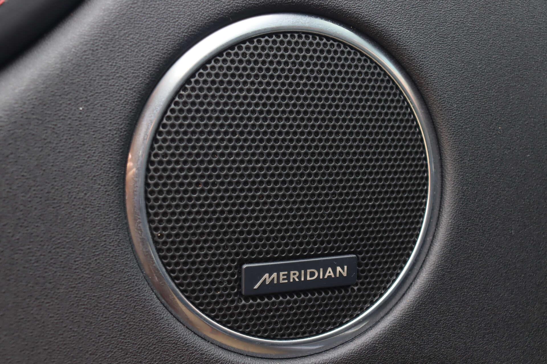 Land Rover Discovery Sport view 17
