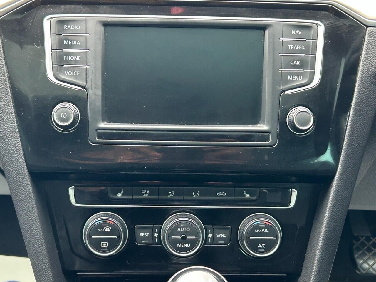 Volkswagen Passat view 30