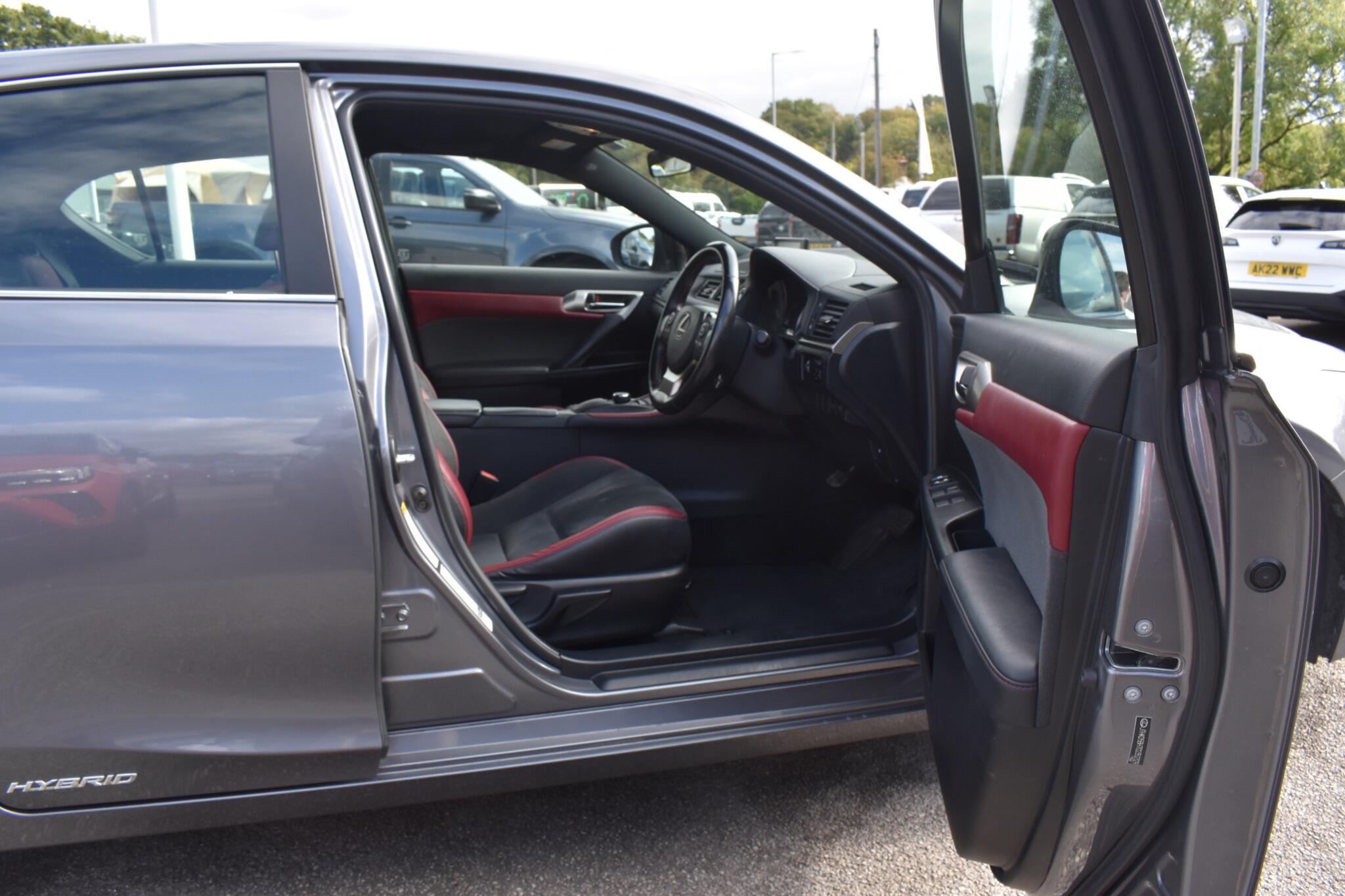 CT - 1.8 200h E-CVT Euro 6 (s/s) 5dr - Image 5