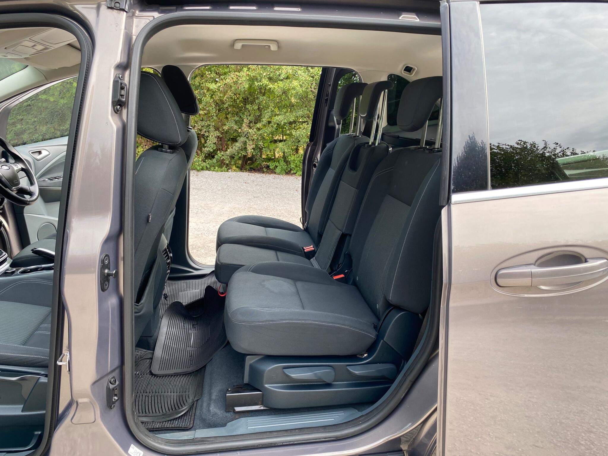 Ford Grand C-Max view 15