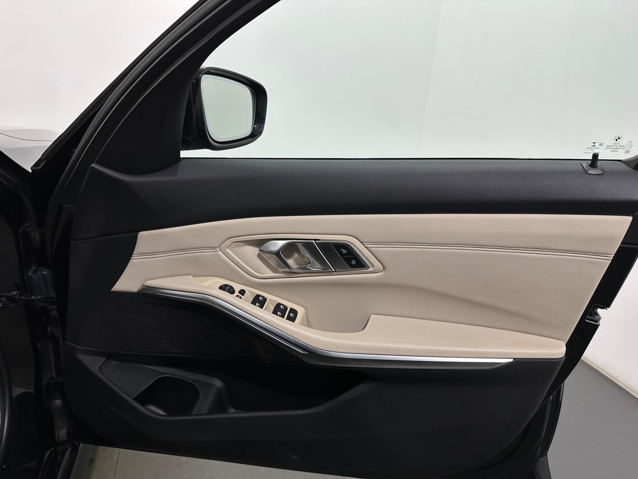 BMW 3 Series view 35