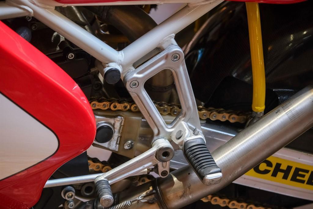 Ducati 888 view 18