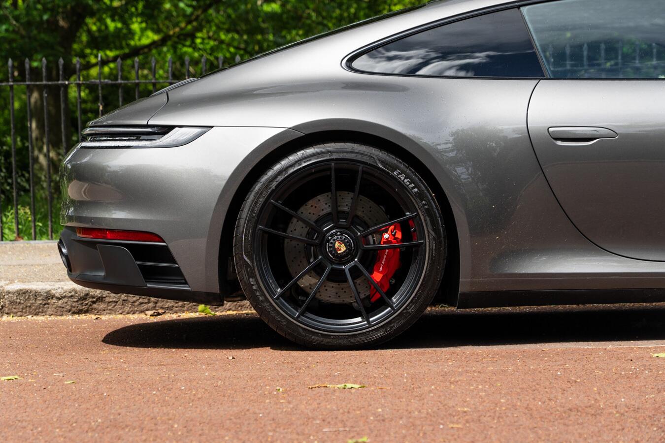 Porsche 911 view 7