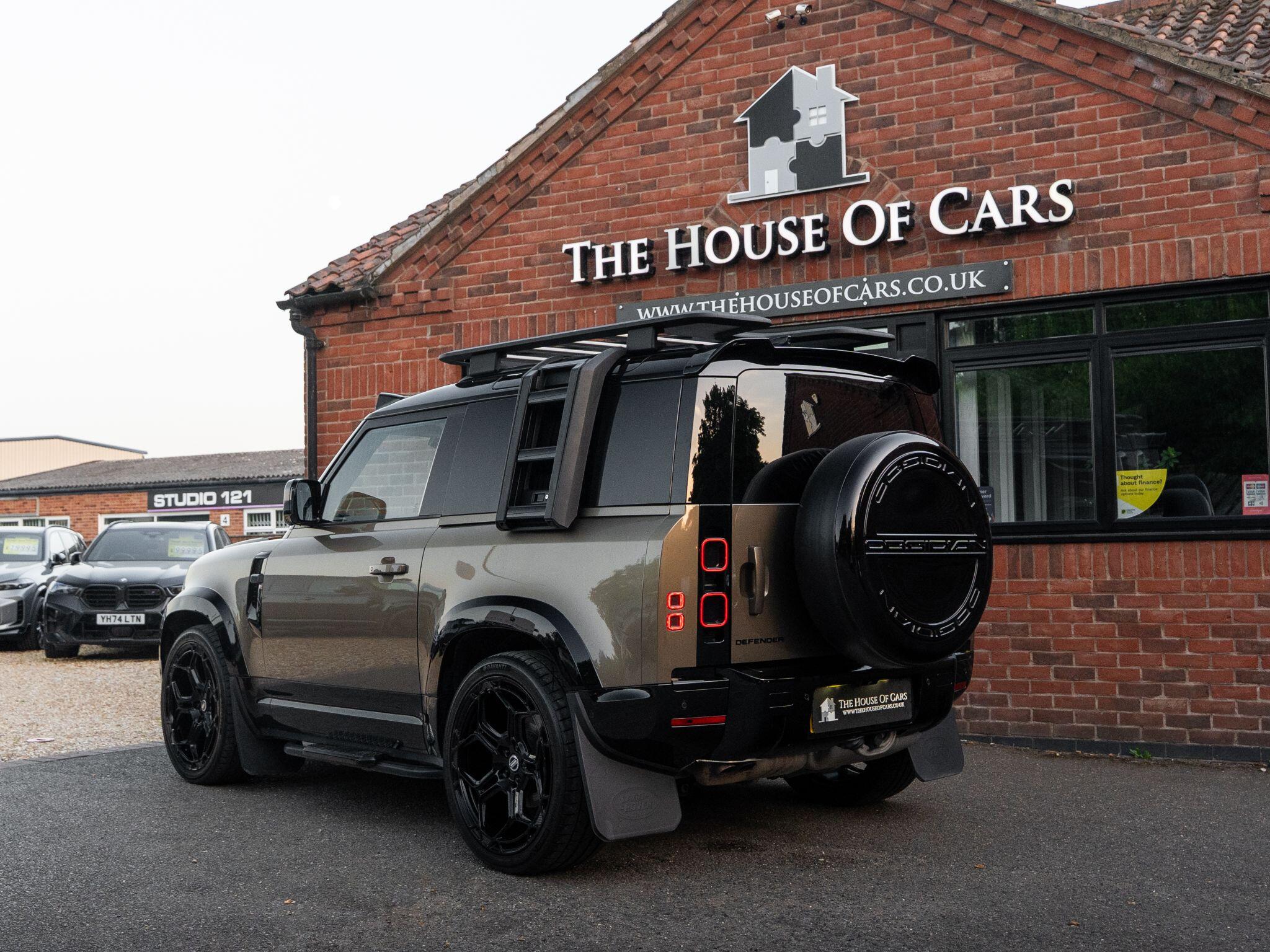 Land Rover Defender 90 view 13