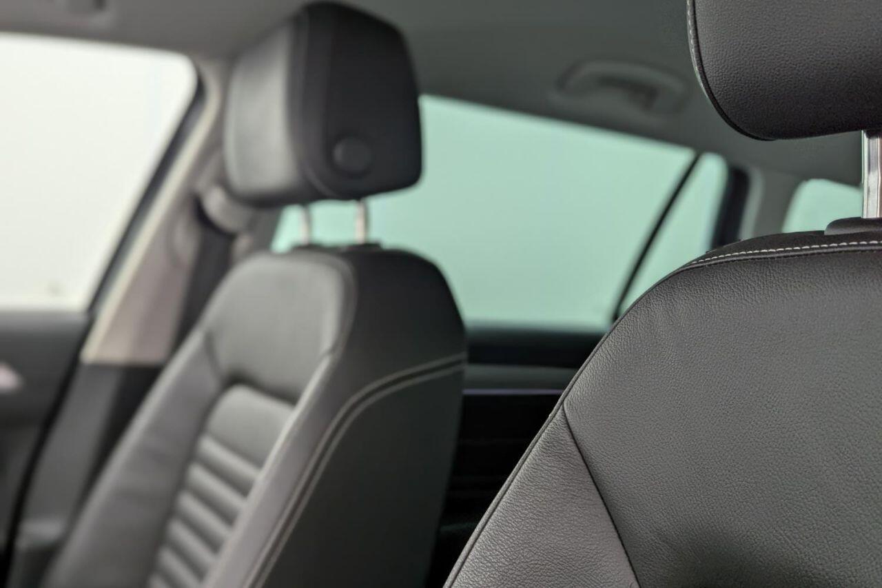 Volkswagen Passat view 27
