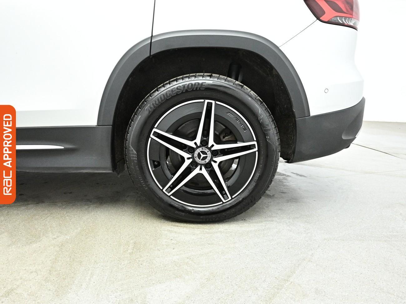 Mercedes-Benz Eqb view 32