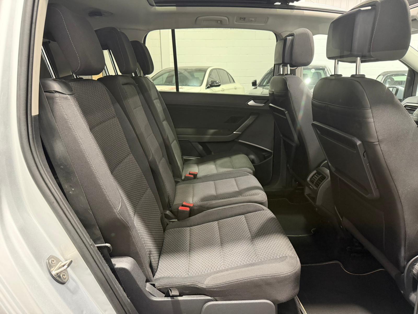 Volkswagen Touran view 18