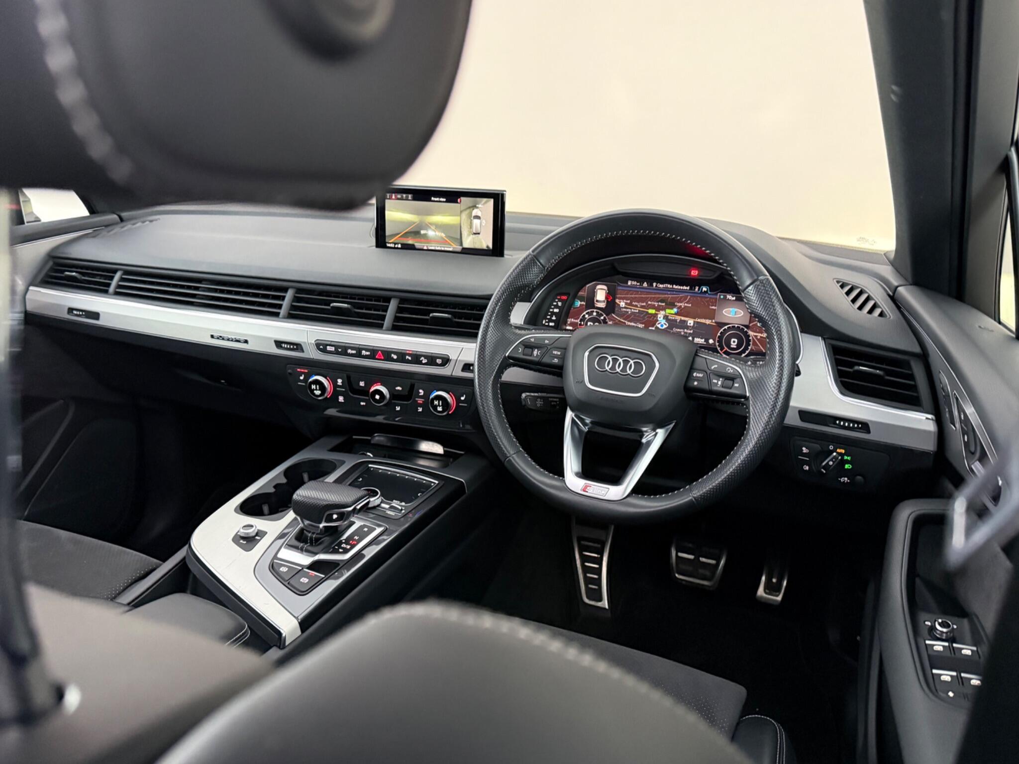 Audi Q7 view 15