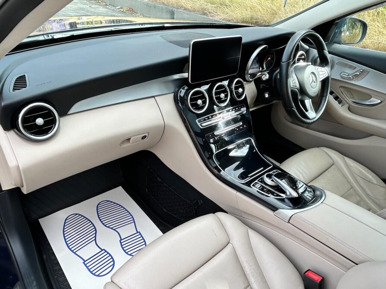 Mercedes-Benz C-Class view 19
