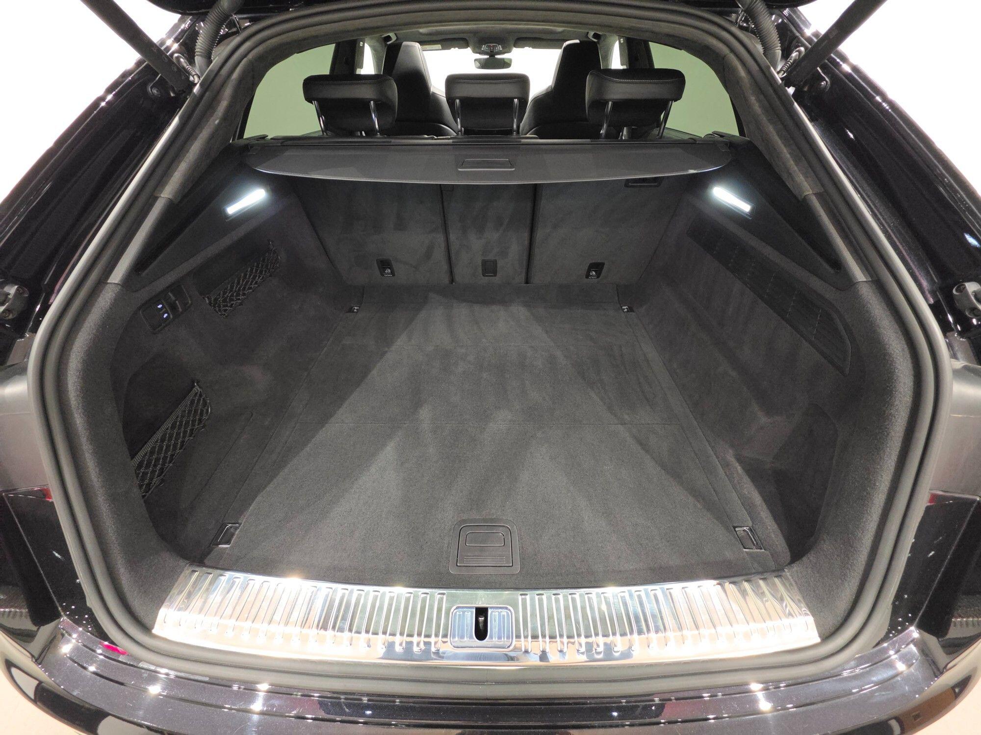 Audi Q8 view 49