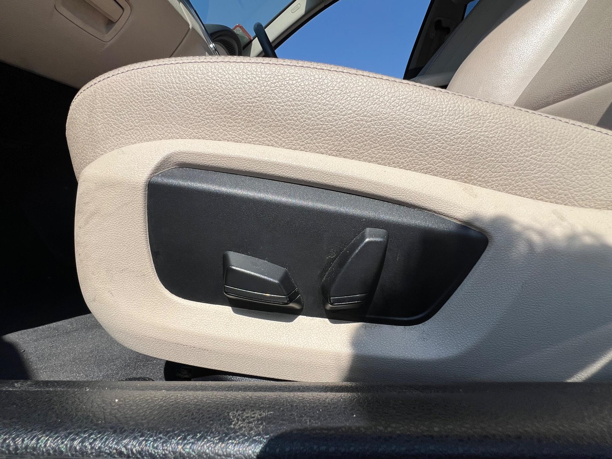 BMW 5 Series view 23