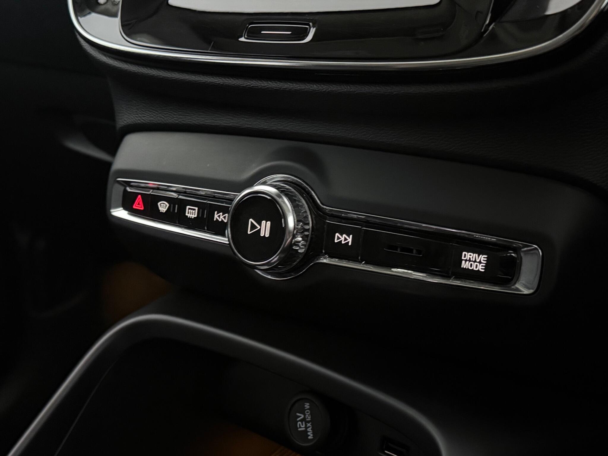 Volvo XC40 view 19