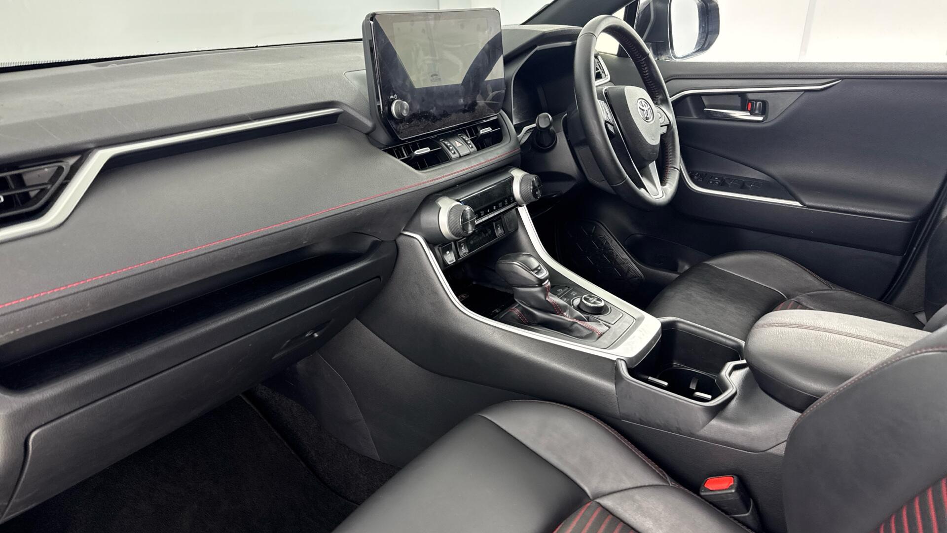 Toyota RAV4 view 10