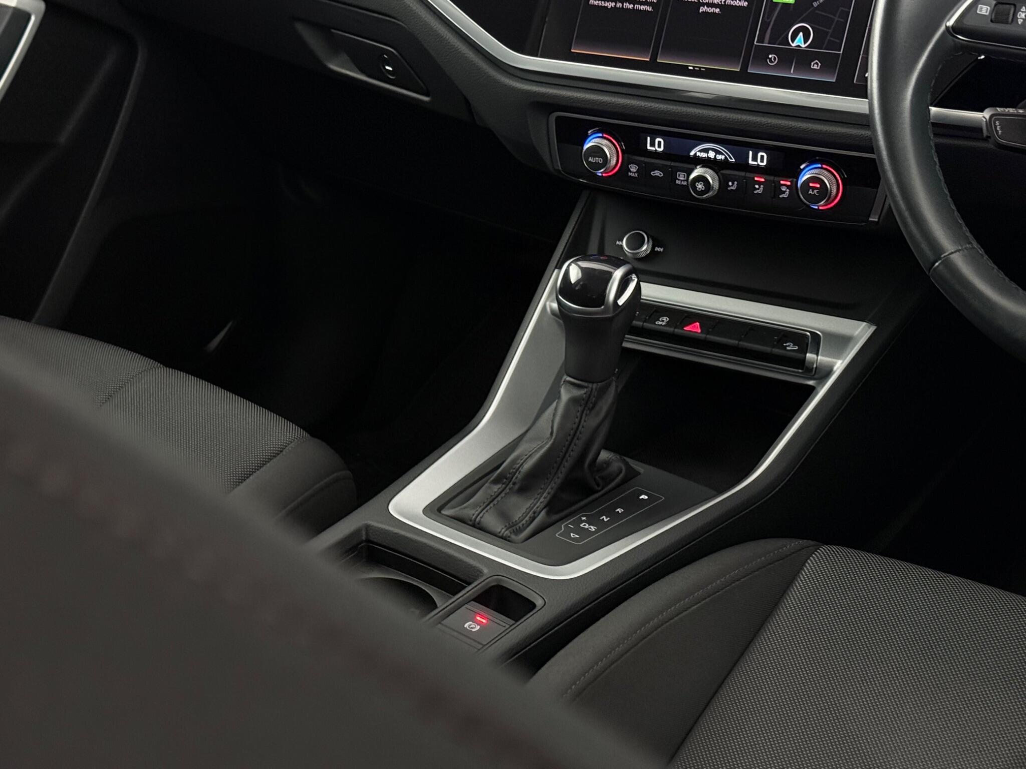 Audi Q3 view 19