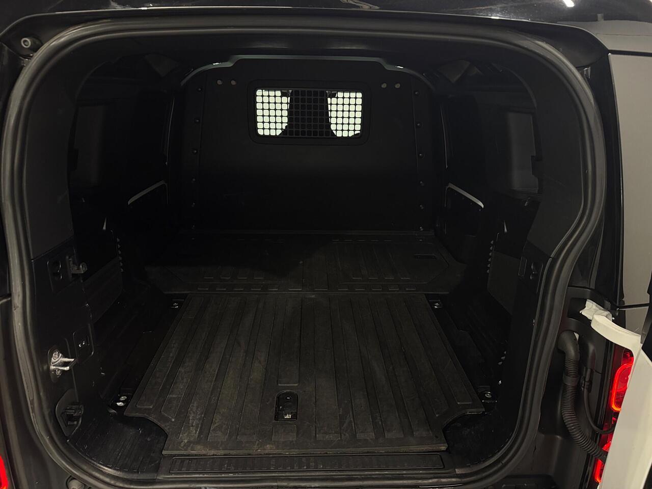 Land Rover Defender view 22