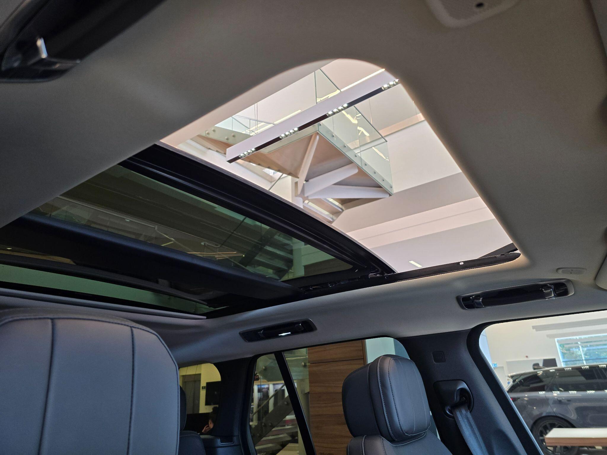 Land Rover Range Rover view 12