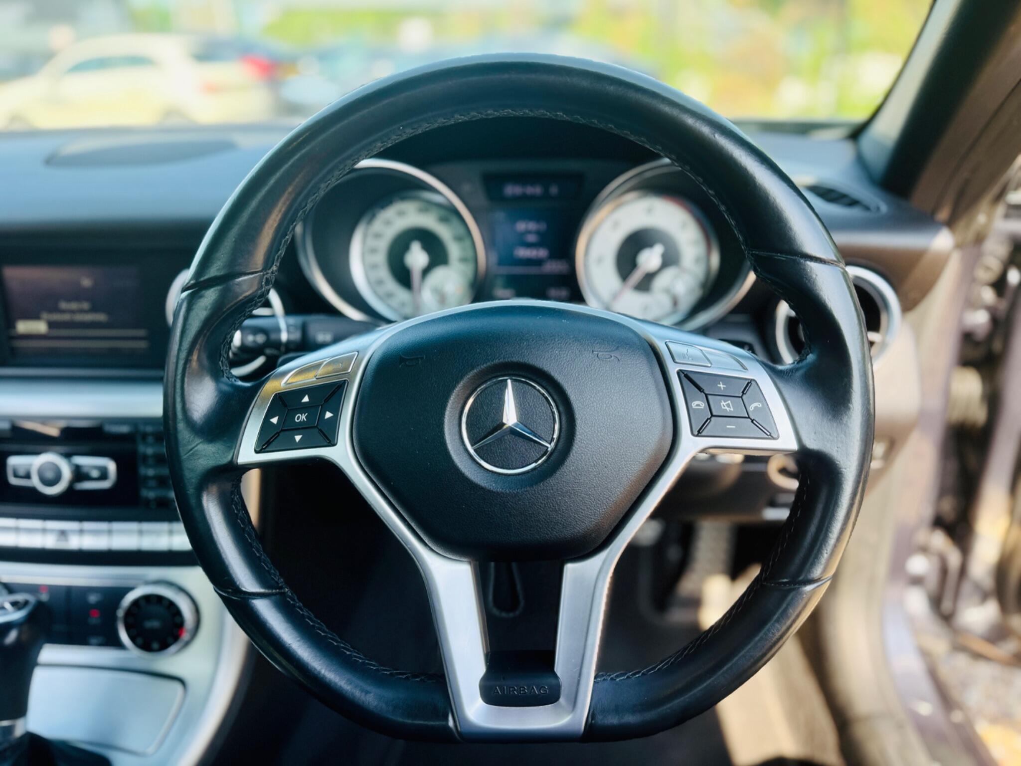Mercedes-Benz SLK view 21