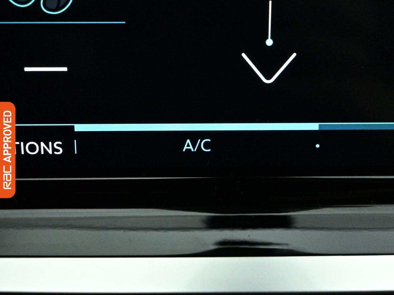 Peugeot E-2008 view 15