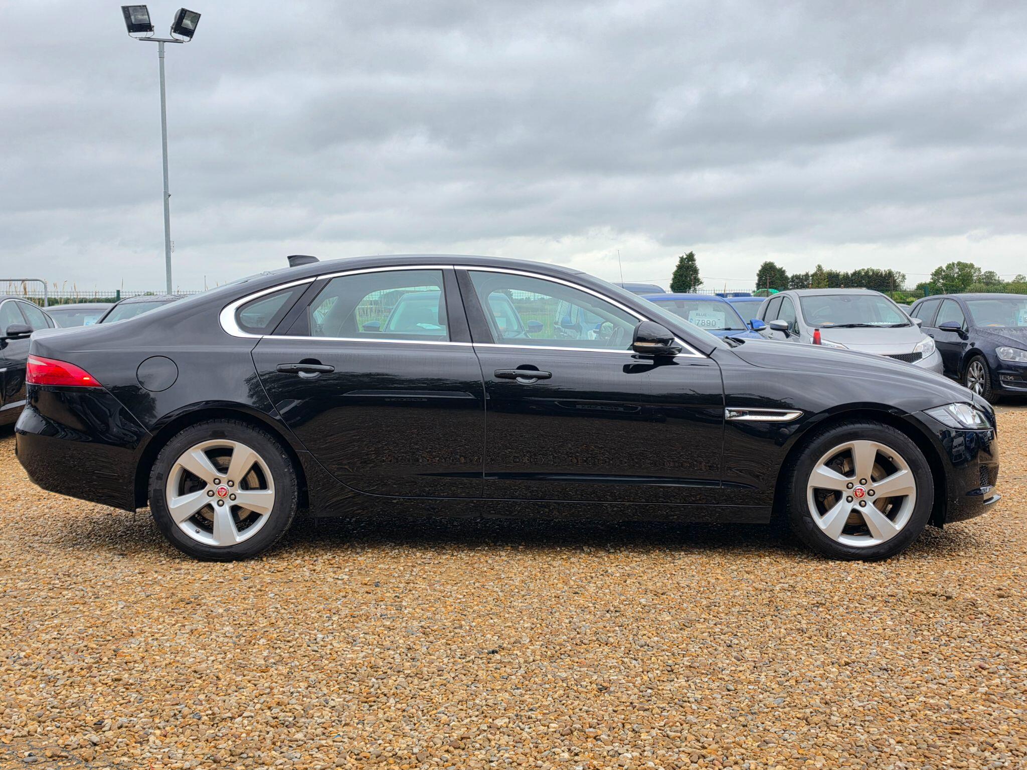 Jaguar XF view 5