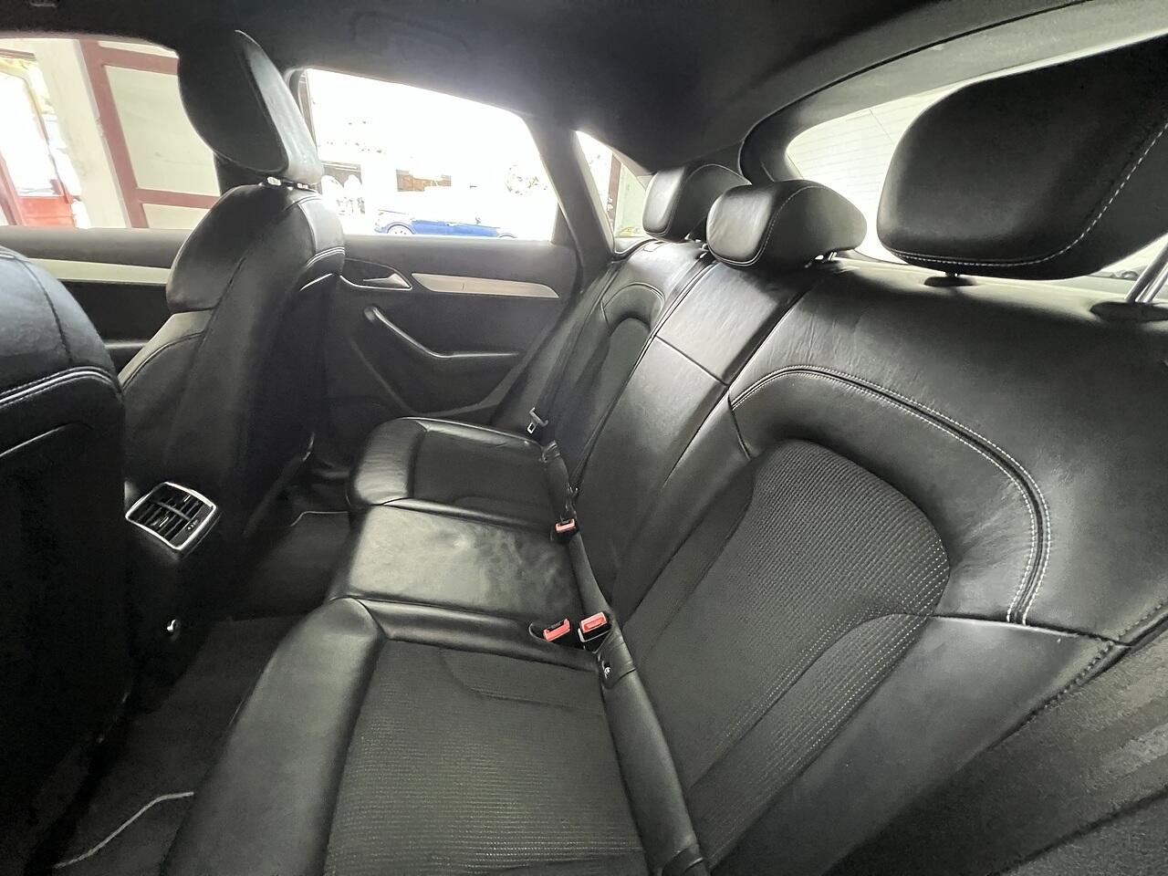 Audi Q3 view 15