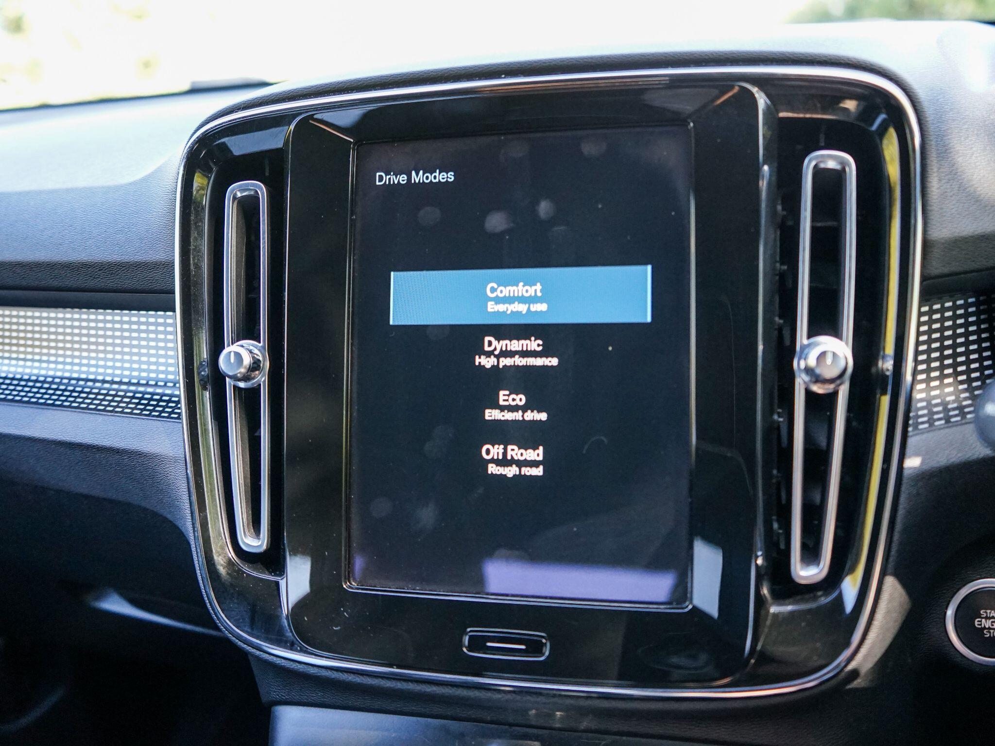 Volvo XC40 view 25