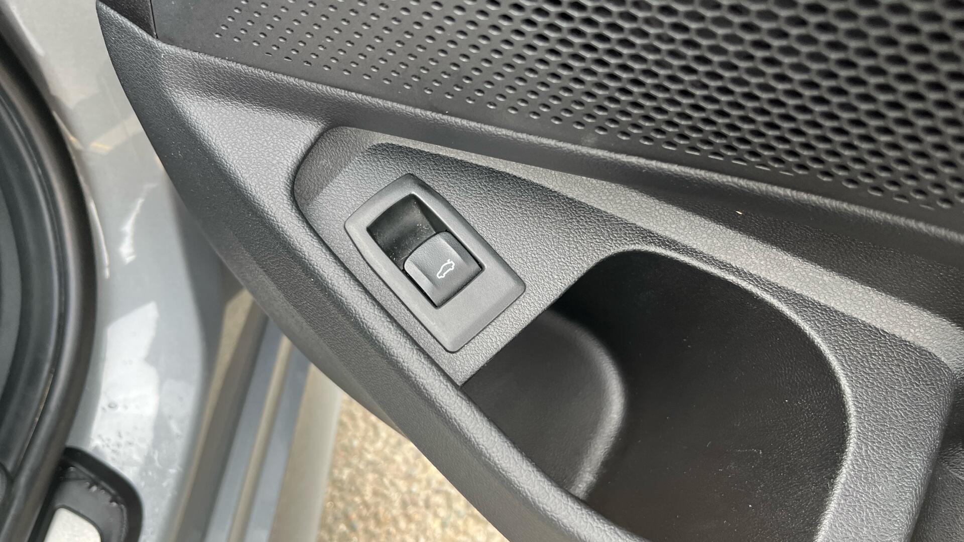 BMW 3 Series view 41