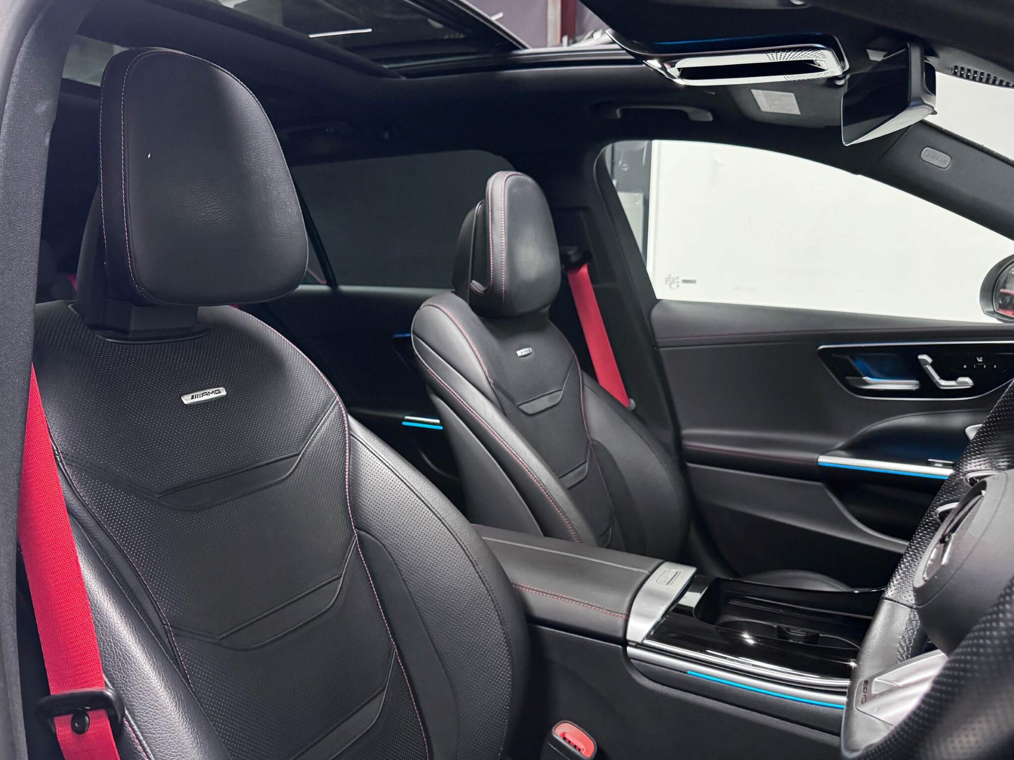 Mercedes-Benz C-Class view 32