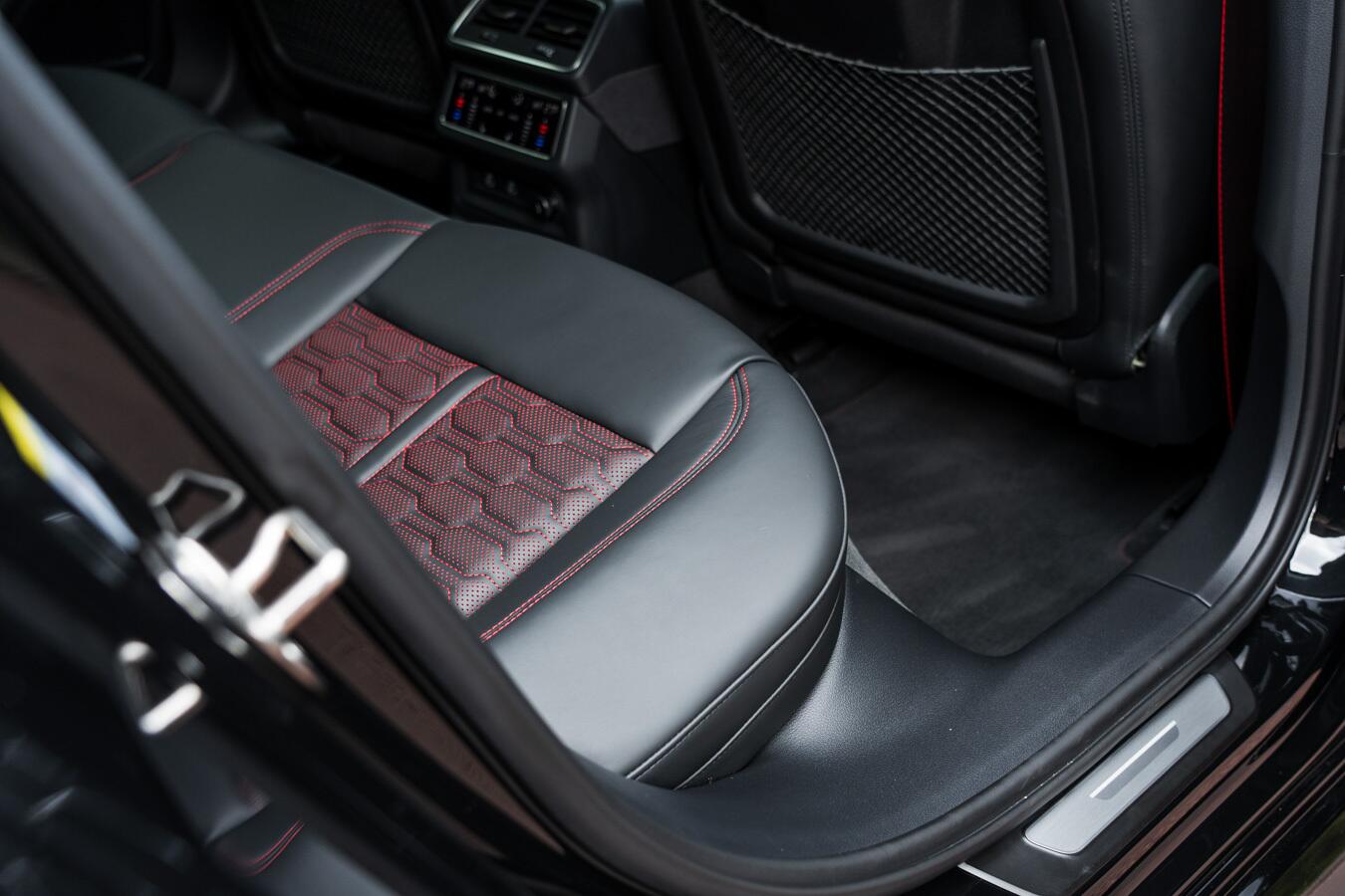 Audi RS6 Avant view 57