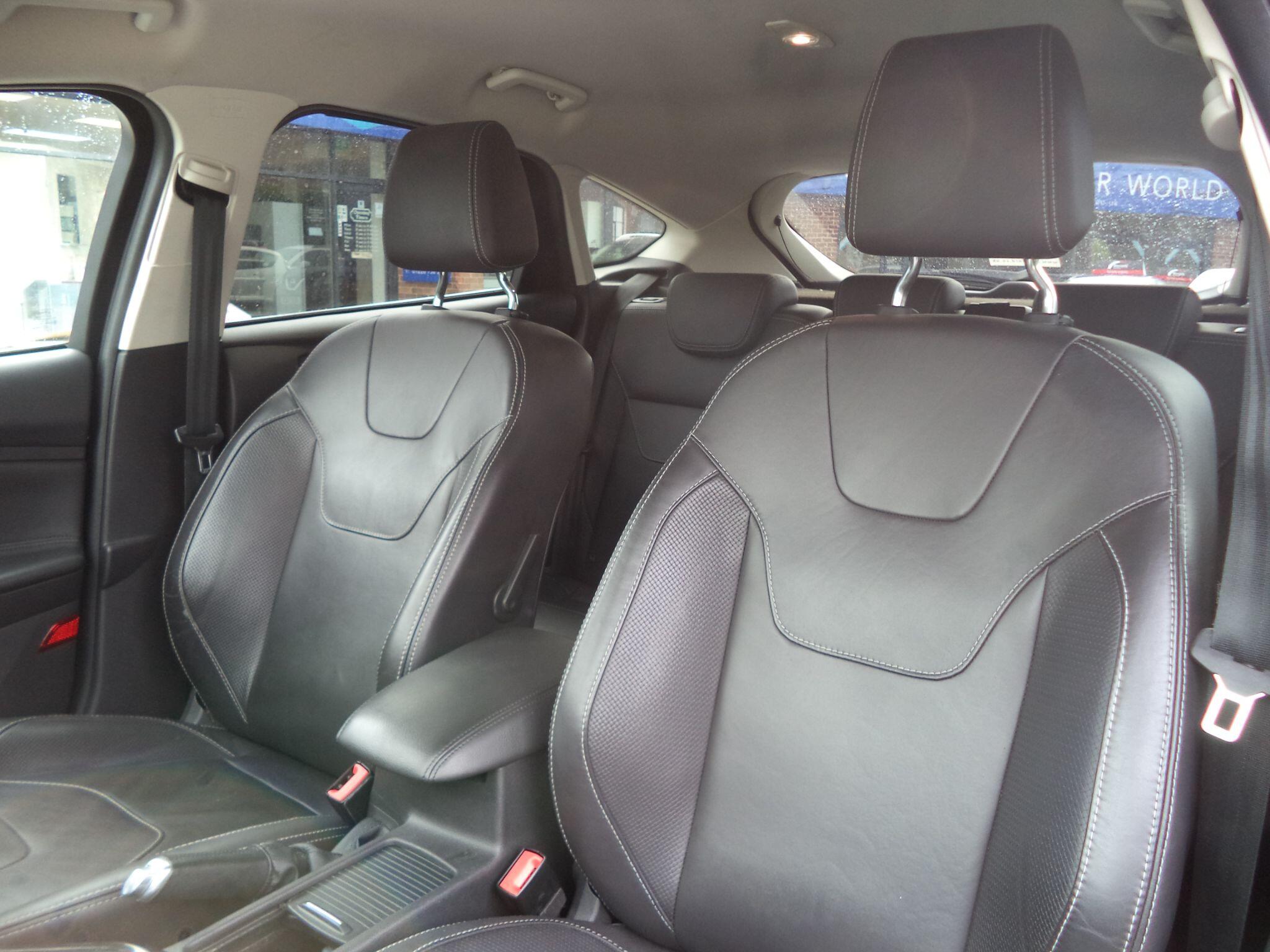 Ford Focus view 32