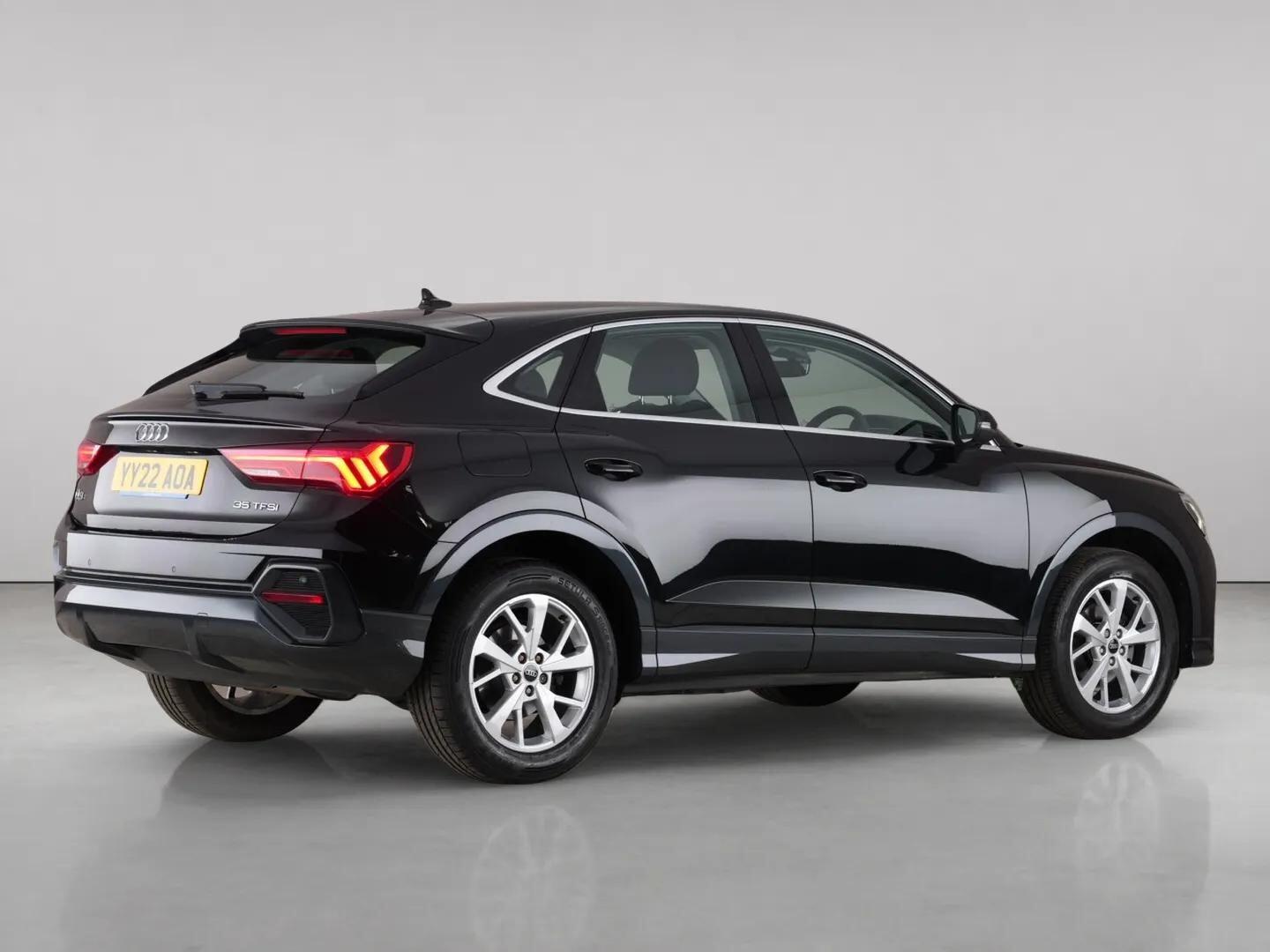 Audi Q3 view 8