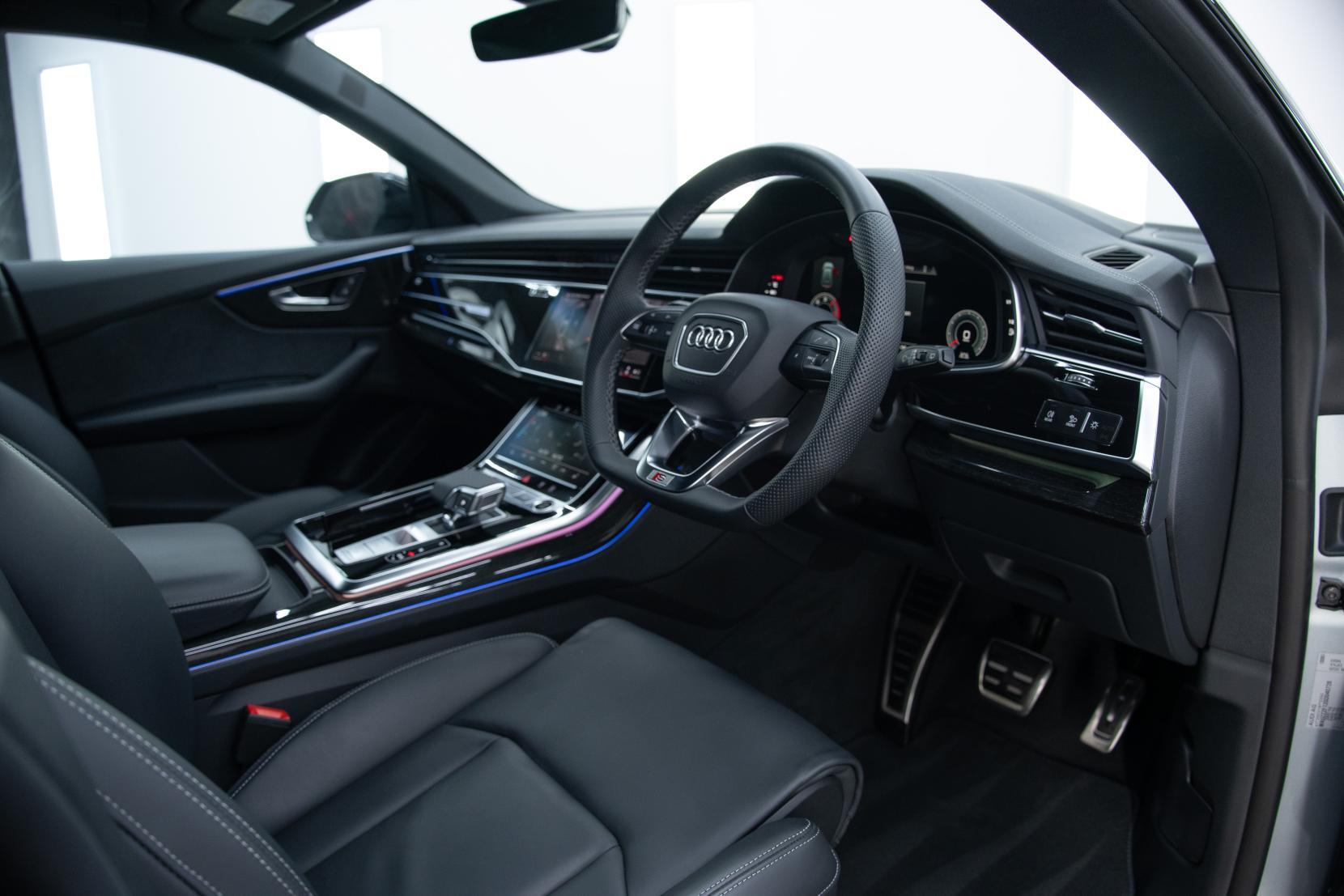 Audi Q8 view 4