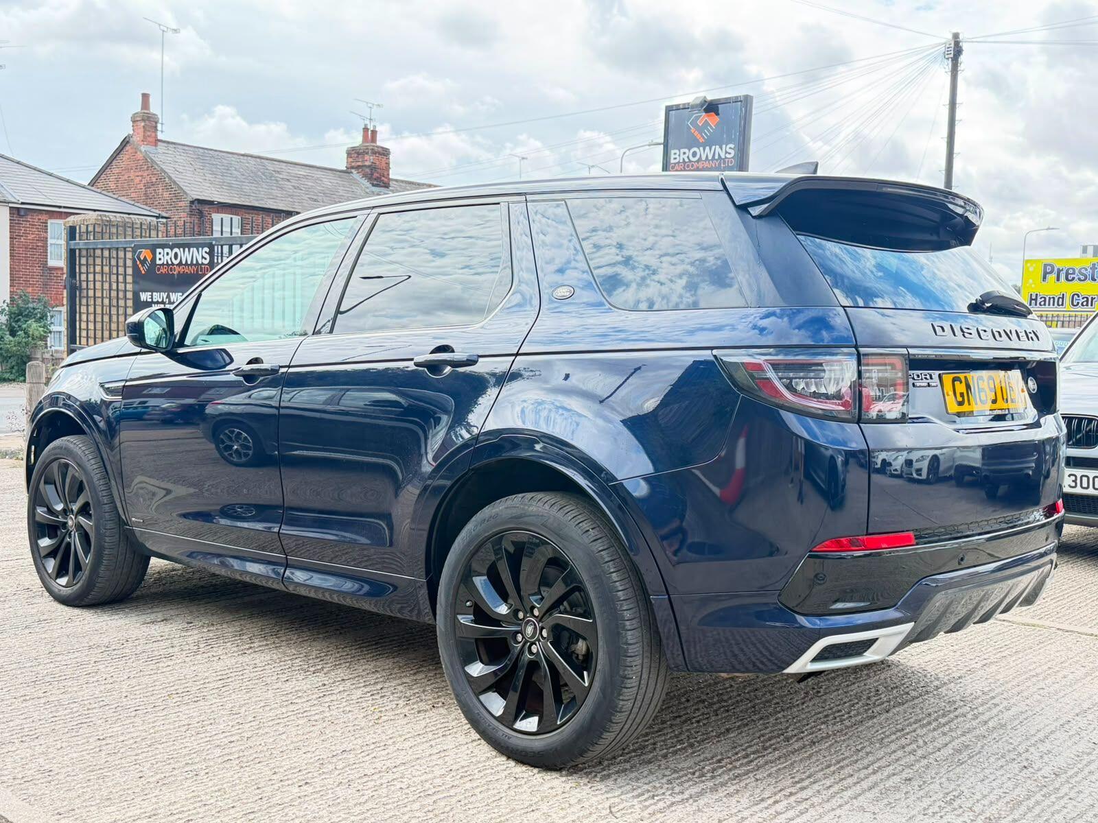 Land Rover Discovery Sport view 4