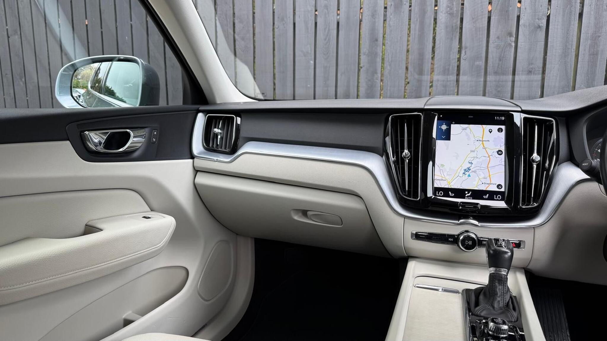 Volvo XC60 view 19