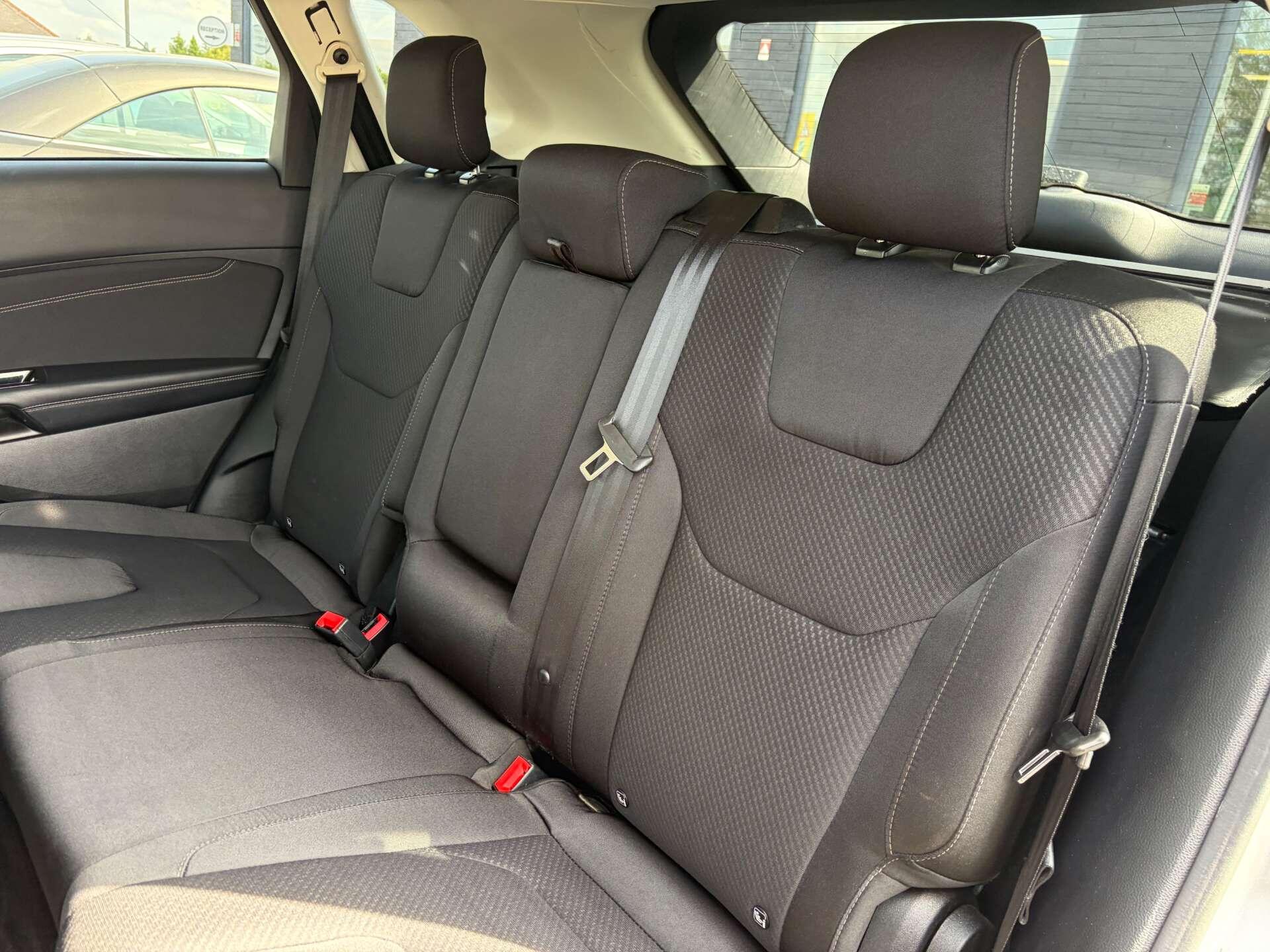 Ford Edge view 23