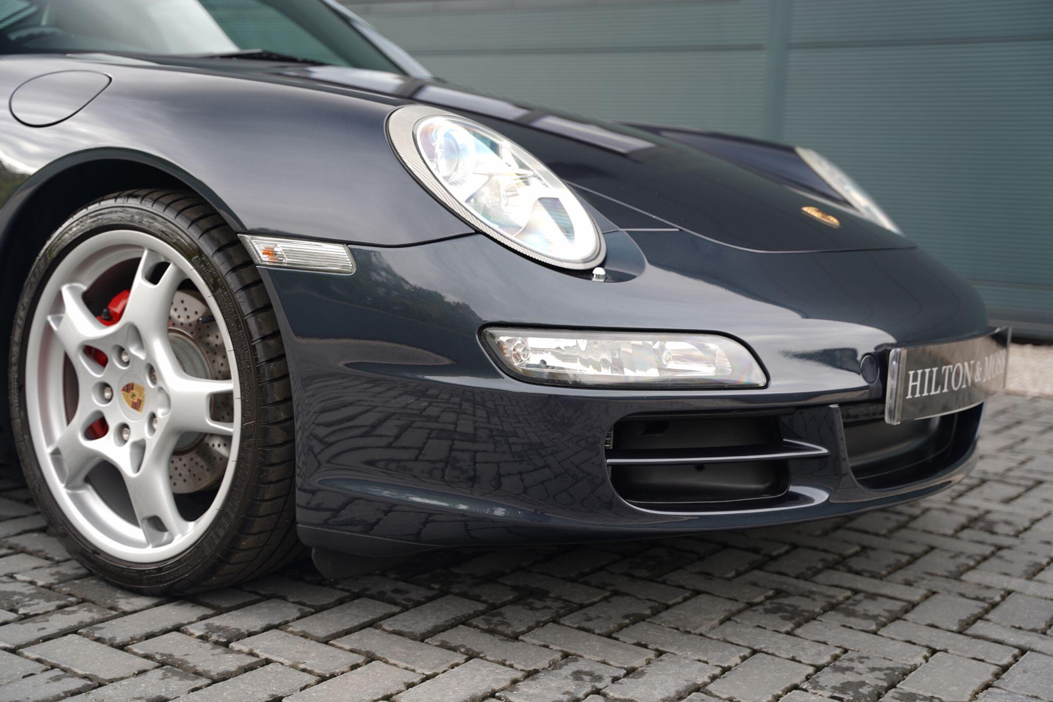 Porsche 911 view 29