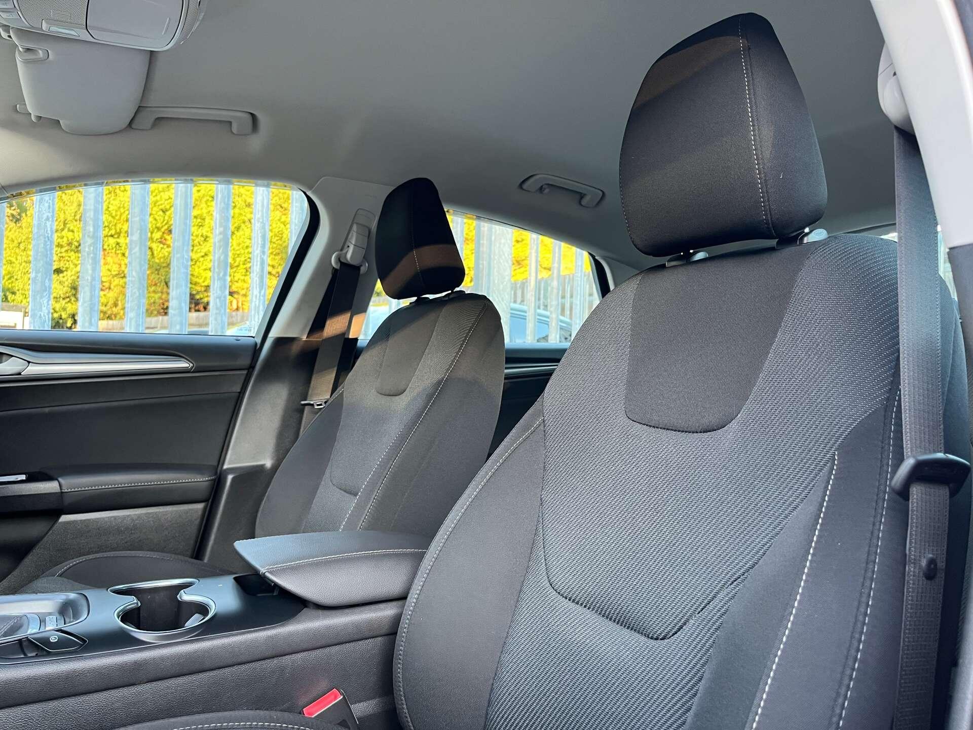 Ford Mondeo view 53