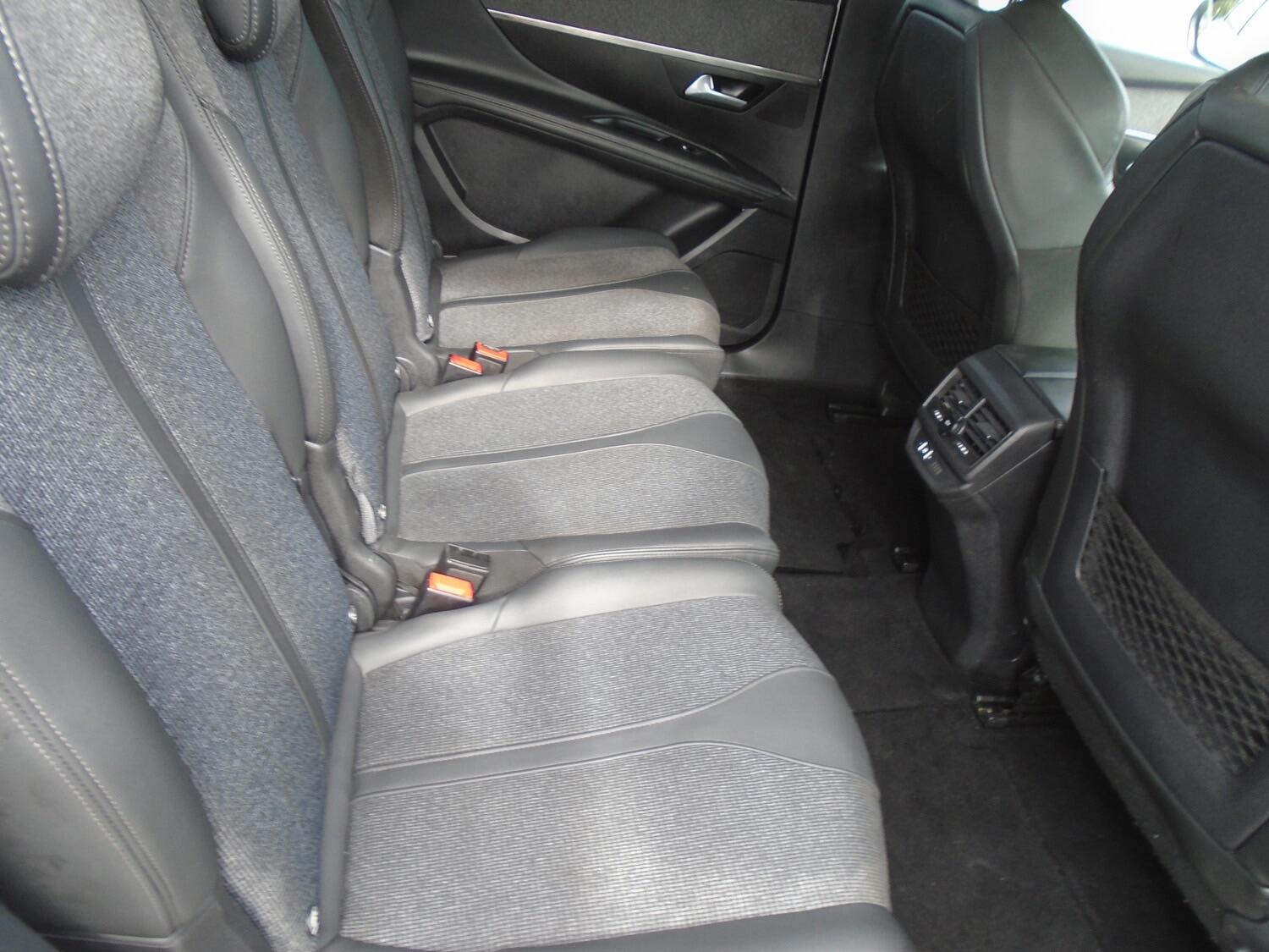 Peugeot 5008 view 9
