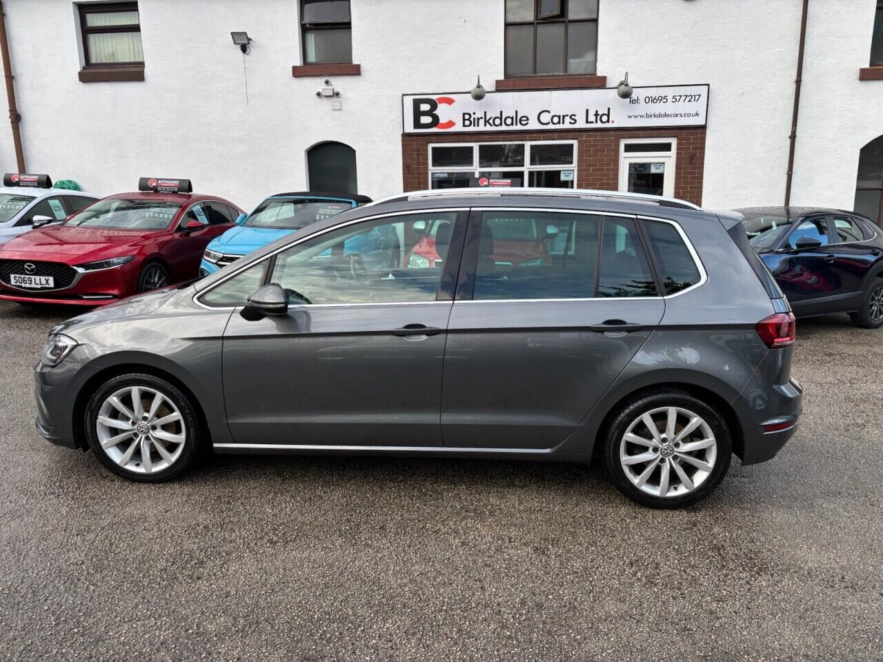 Volkswagen Golf SV view 7