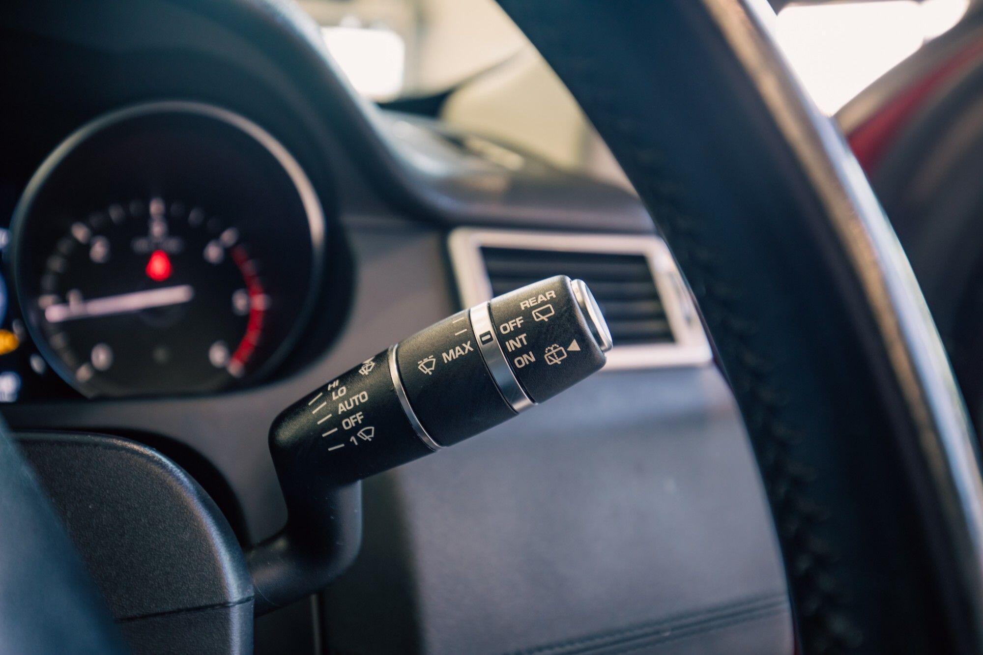 Land Rover Discovery Sport view 14