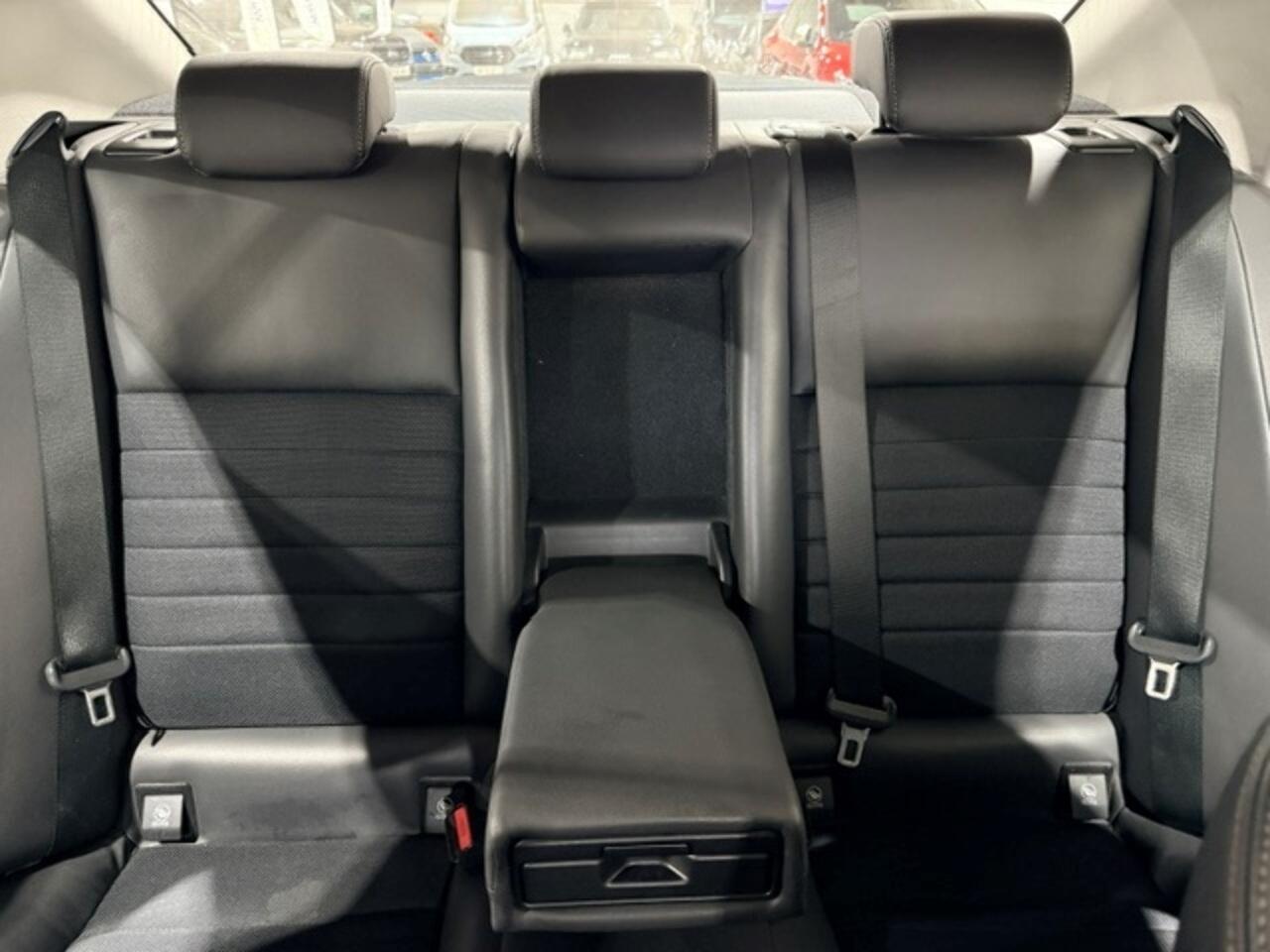 Lexus IS view 24