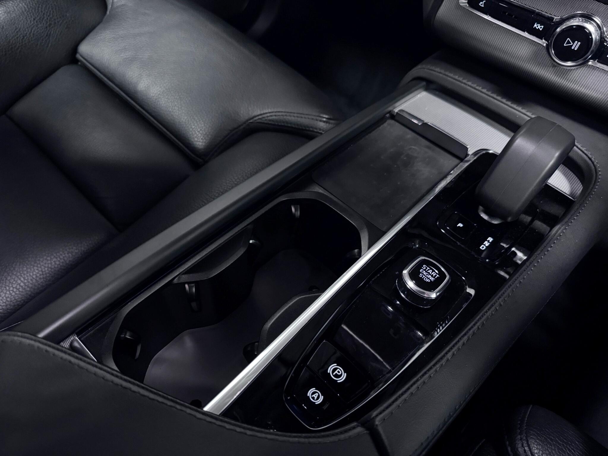 Volvo XC90 view 40