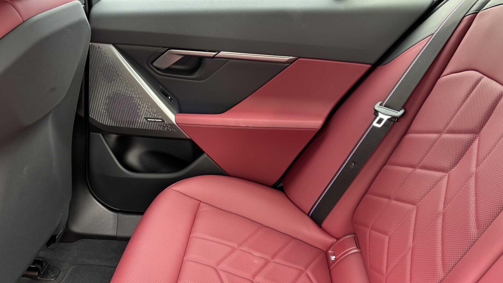 BMW 5 Series view 29