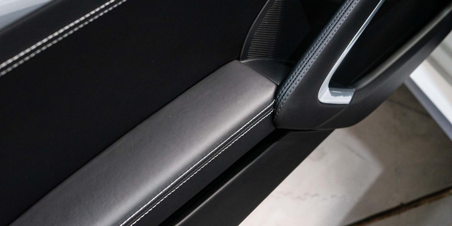 Porsche 911 view 33