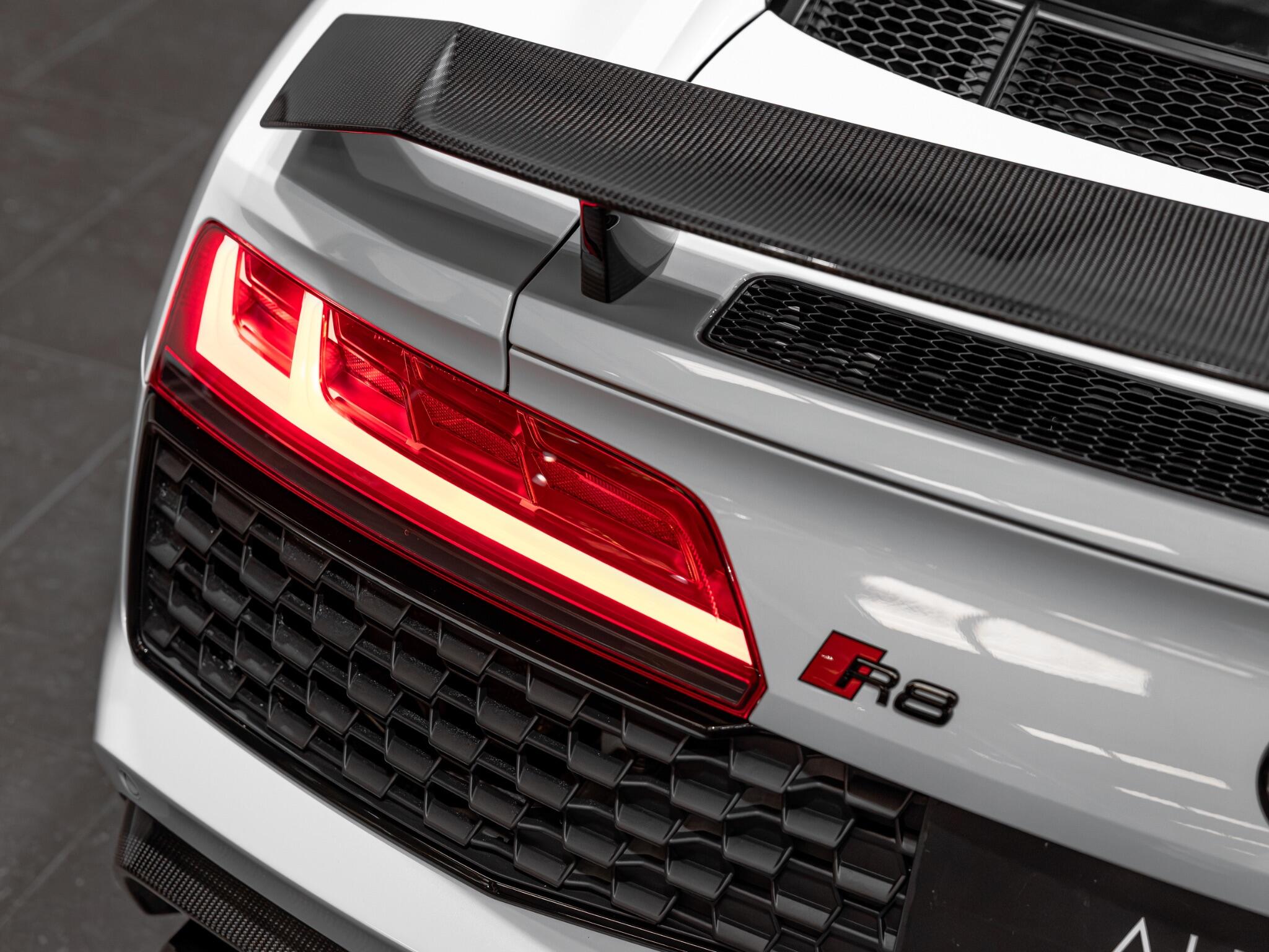 Audi R8 view 15