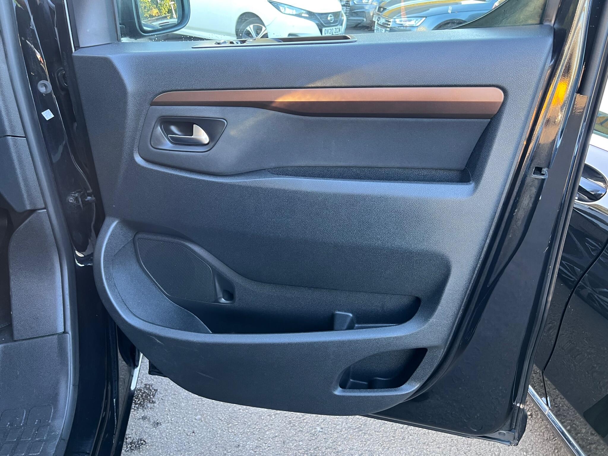 Toyota Proace Verso view 15