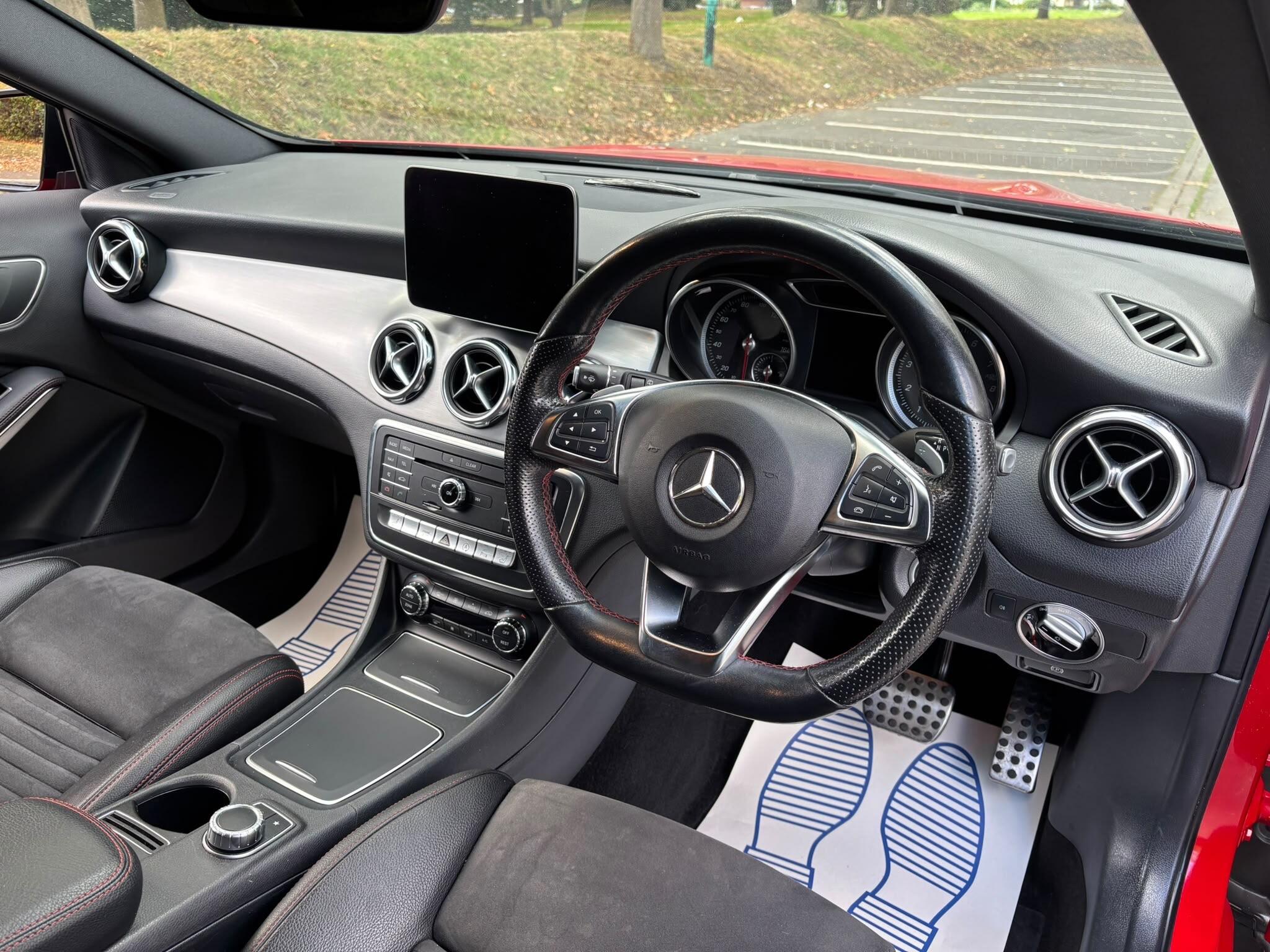 Mercedes-Benz Gla view 12