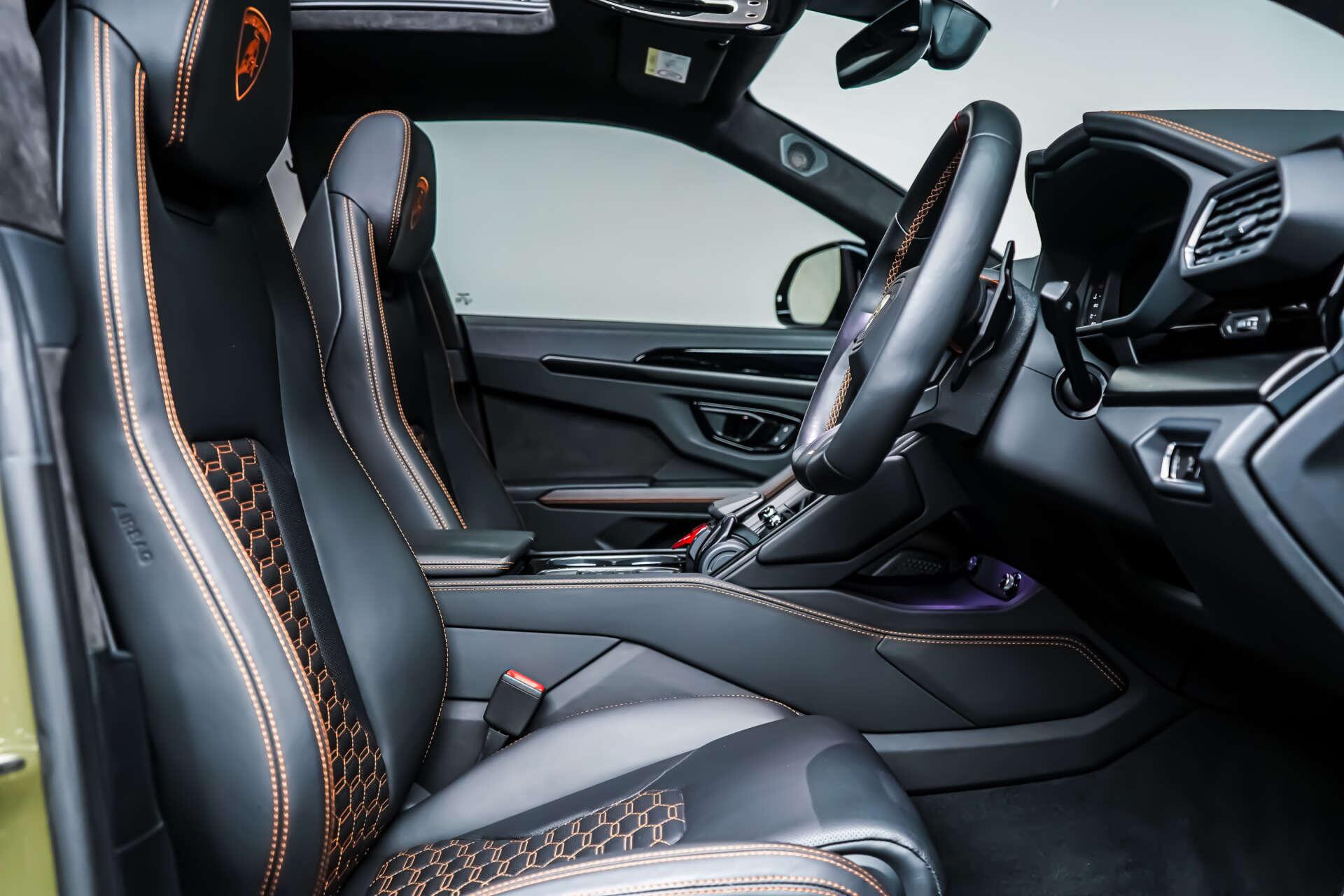 Lamborghini Urus view 6
