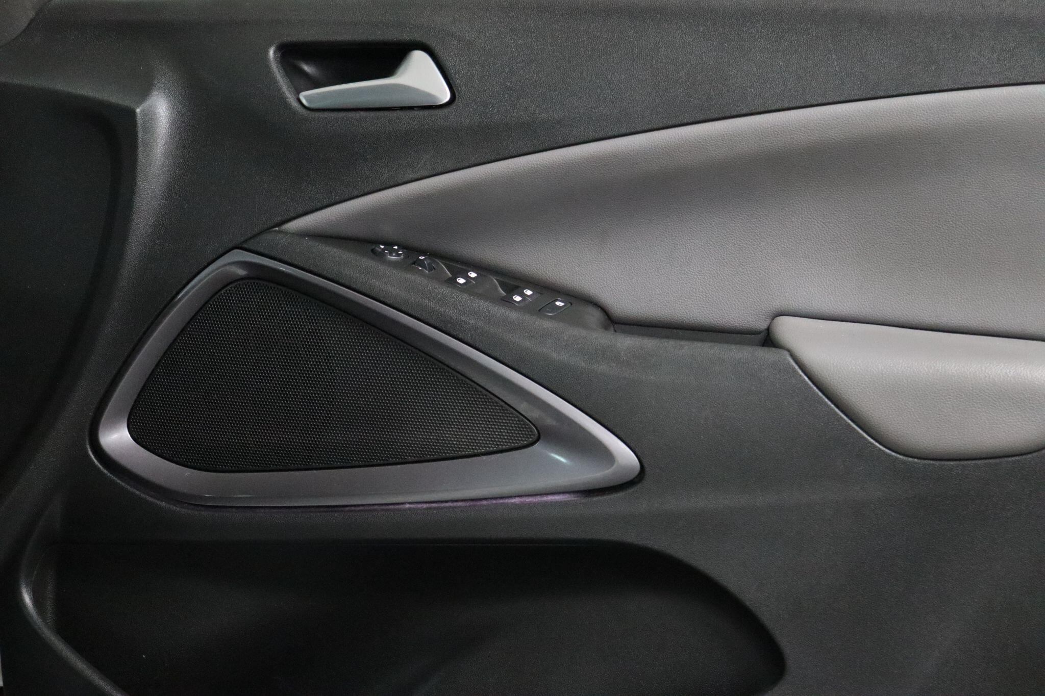 Vauxhall Crossland X view 36