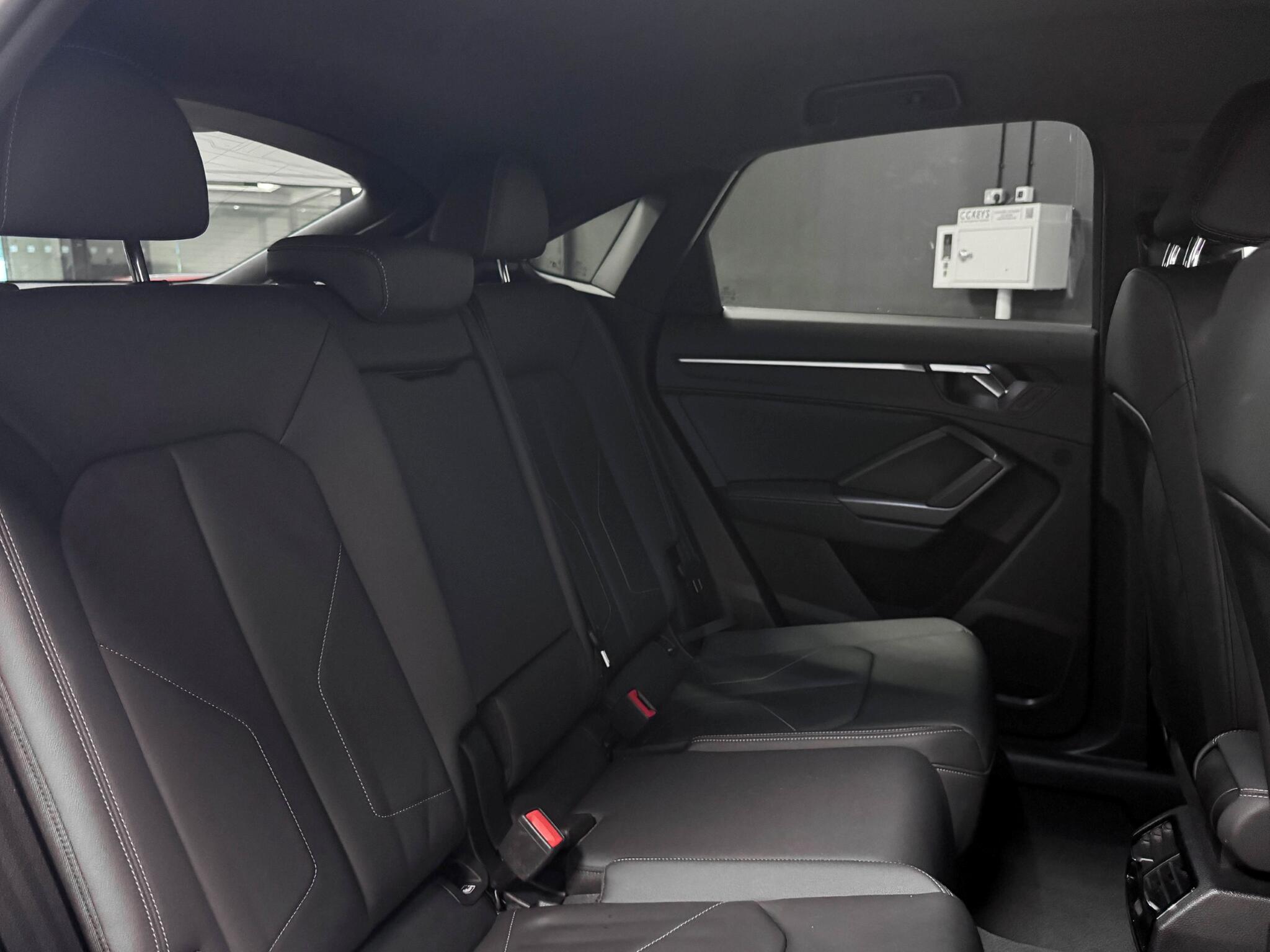 Audi Q3 view 12